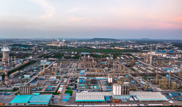 石化总厂炼油厂鸟瞰图图片下载