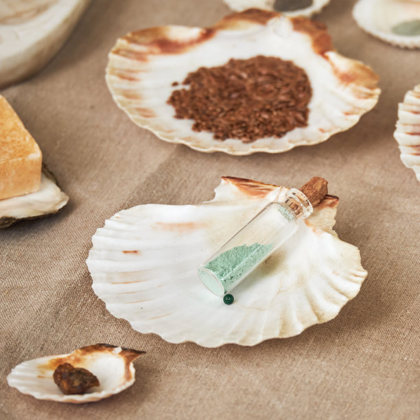 古罗马化妆品，复古香水和复古沐浴用品。罗马帝国末期事件的重建图片下载