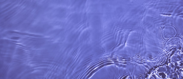 旗帜透明紫色清澈平静水面质感旗帜图片下载