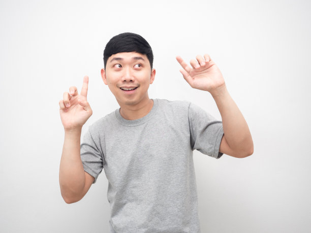 男人搞笑跳舞感觉开心看着复制起来图片下载