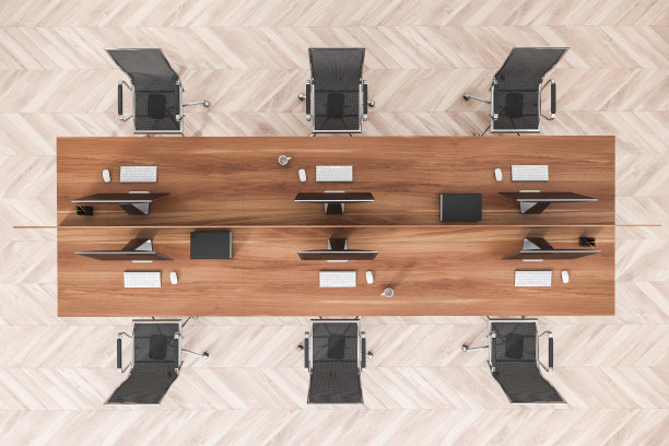 木制工作空间内部的顶视图，pc电脑和扶手椅图片下载