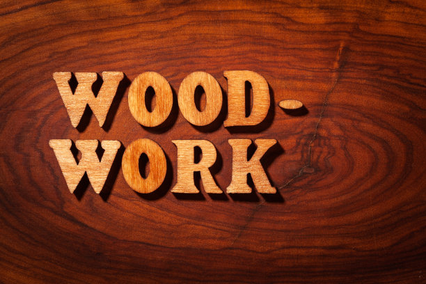 木制品-用木制字母刻的铭文图片下载