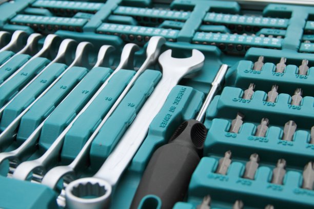 一个装有工具的蓝色手提箱图片下载