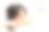 年轻女子在家里的沙发上放松图片下载