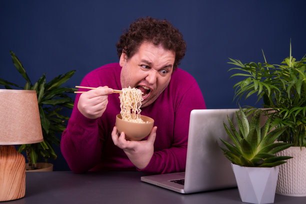 饮食和快餐。有趣的胖子和选择。图片下载