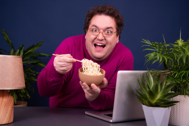 饮食和快餐。有趣的胖子和选择。图片下载