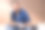 一个留着胡子的男人微笑着用右手托着脸。他左手拿着一个油漆滚筒，开始装修他的新房子，这是他贷款买的图片下载