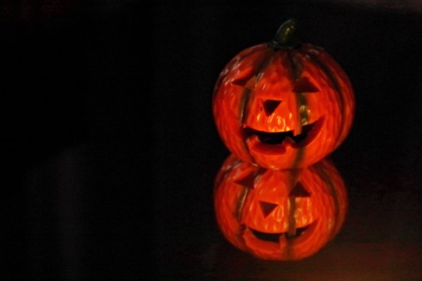 万圣节装饰用南瓜鬼(黑色背景)图片下载