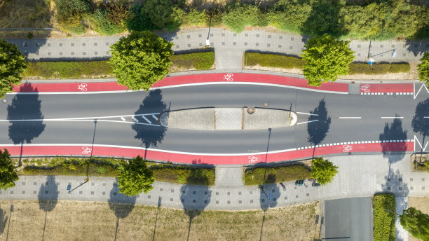 住宅区-街道和自行车道-鸟瞰图图片下载