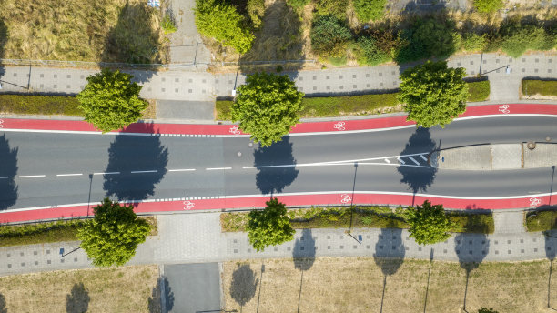 住宅区-街道和自行车道-鸟瞰图图片下载