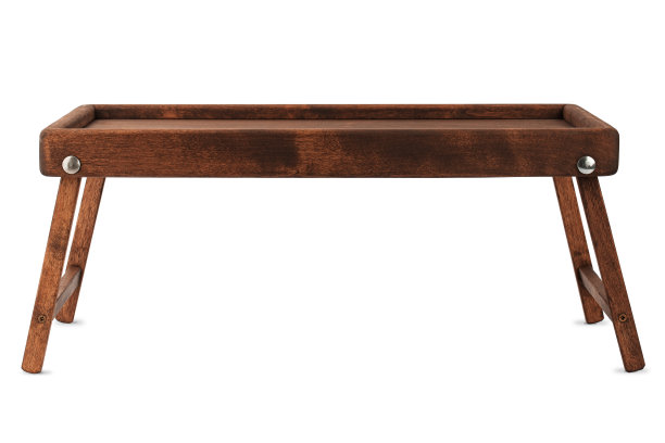 咖啡桌由天然木材制成，有折叠腿，孤立在白色背景上图片下载