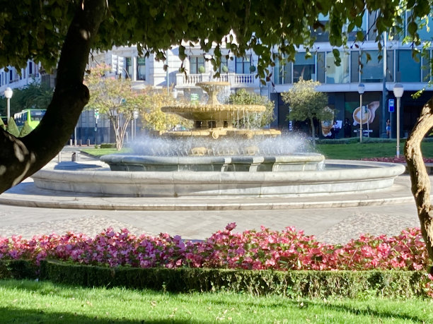 西班牙 - 毕尔巴鄂 - 莫尤阿广场图片下载