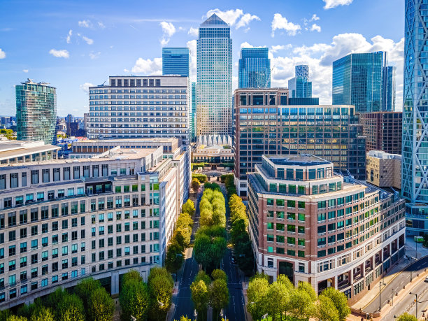 鸟瞰金丝雀码头的摩天大楼，伦敦的商业区在狗岛图片下载