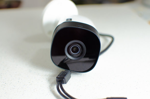 闭路电视摄像头，CFTV安全摄像头，白色摄像头，安全电路，防盗保护。监控视图。相机镜头，传感器和红外线。图片下载