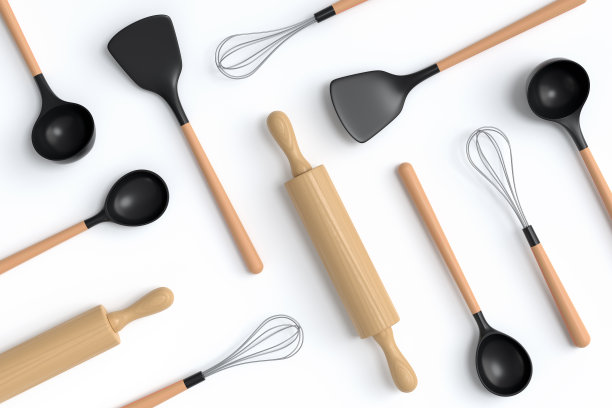 白色背景的木制厨房用具、工具和设备。图片下载
