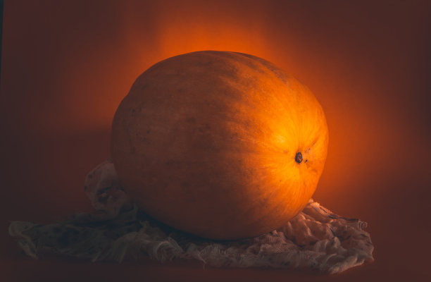 带血的南瓜布。万圣节。有选择性的重点。复制求法。图片下载