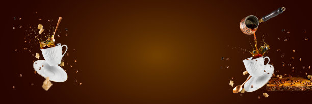 咖啡杯。咖啡杯落下时溅出了水。溅在白色咖啡杯。图片下载