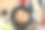 炒面与鸡肉和蔬菜在白色大理石桌子上，平铺炒锅图片下载