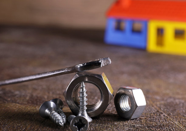 房子前面的螺母和螺栓图片下载