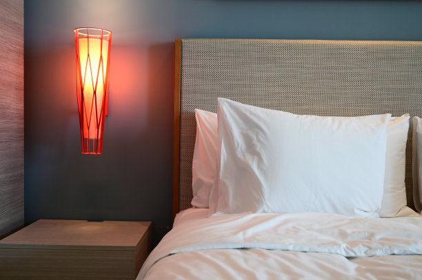 卧室配橙灯，室内设计图片下载