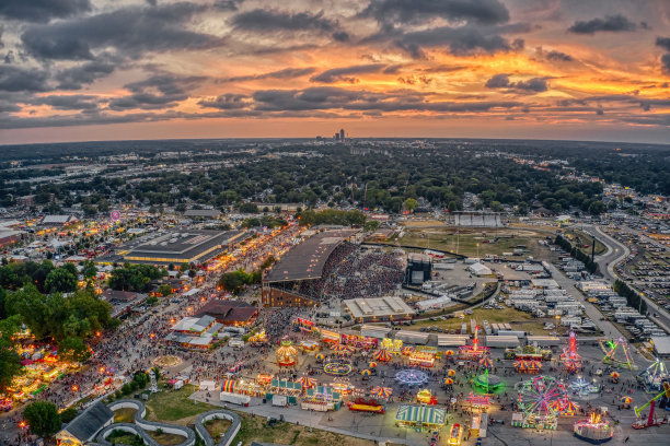 爱荷华州博览会在得梅因地铁地区的鸟瞰图图片下载