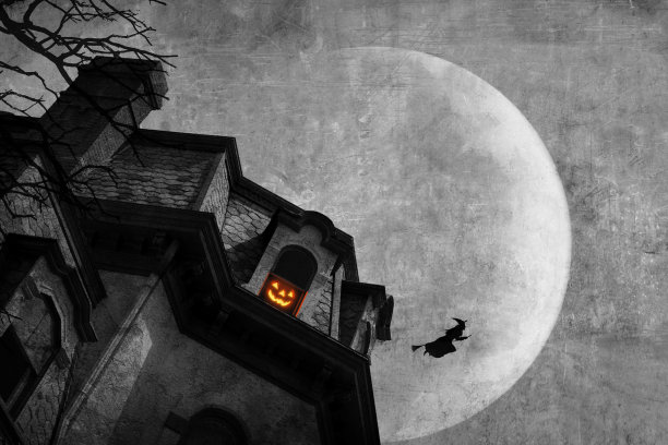 万圣节鬼屋窗户上的杰克灯图片下载