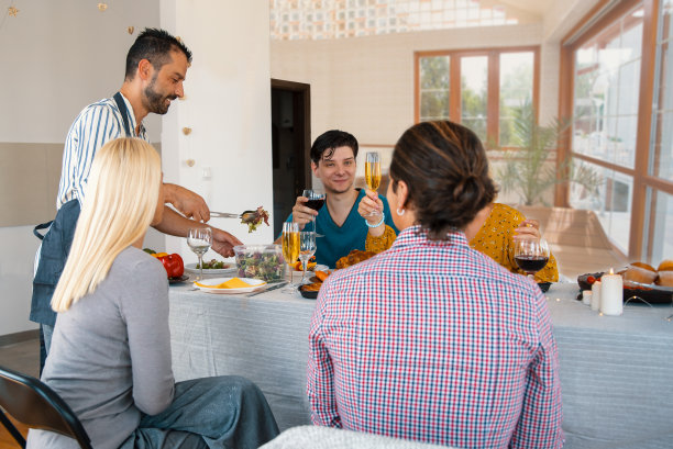 我喜欢请朋友来吃饭图片下载
