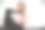 一位亚洲商业女性在办公室的椅子上放松图片下载