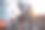 特写电动汽车充电，商人站在背景和等待。图片下载