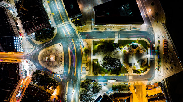 里斯本城市夜间的航拍图片图片下载