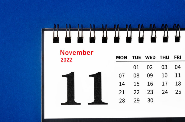 蓝色背景的2022年11月月历。图片下载