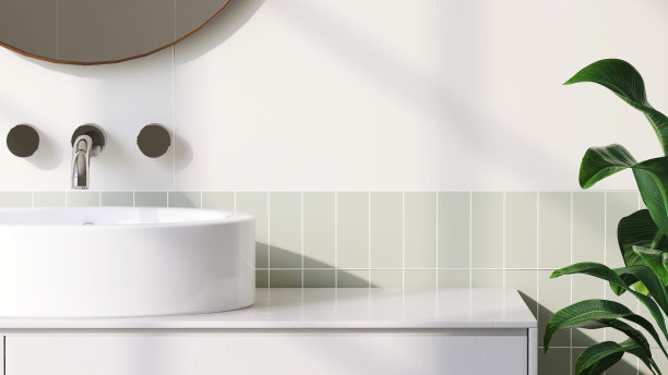 现代简约设计的浴室梳妆台，大理石台面和白色圆形陶瓷脸盆和镜子，阳光从窗户图片下载