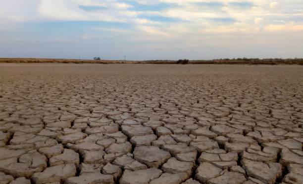 背景干裂的土地，贫瘠的土地纹理，少雨的土地照片图片下载