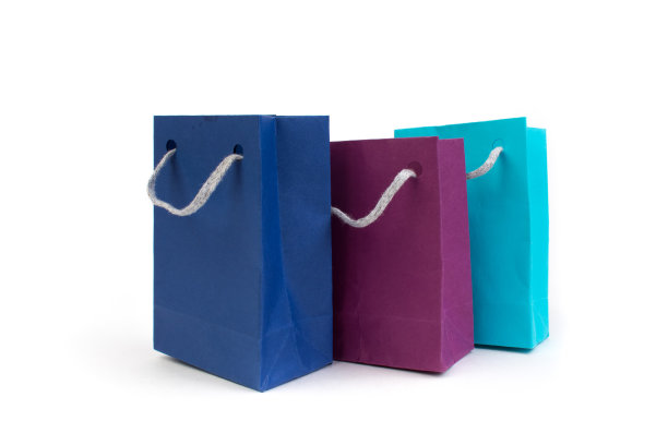 白色背景有提手的纸质购物袋。设计的模型。黑色星期五图片下载