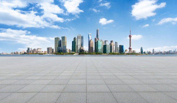 上海外滩全景天际线和空旷的地面图片下载