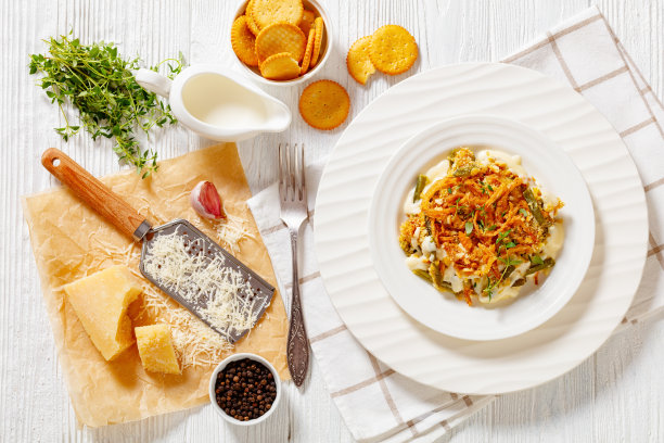 芝士青豆砂锅盘，俯视图图片下载