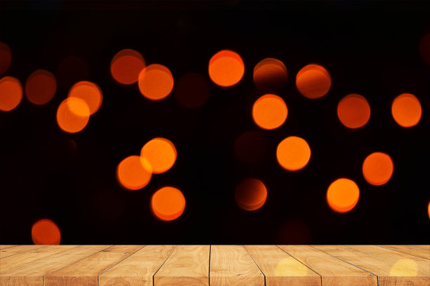 空木桌与模糊背景，为您的照片蒙太奇或产品展示，空间放置物品在桌上，模拟展示产品。图片下载