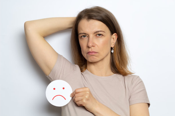 女人腋下汗液散发出的难闻气味。图片下载