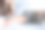 快乐的女人用笔记本电脑工作，快乐的女人在床上用笔记本电脑开会。技术、网络、在家工作、生活方式和数字沟通概念图片下载