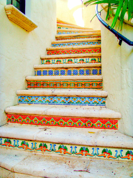 色彩斑斓的庭院楼梯图片下载