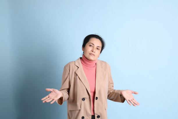 女人在粉红色的图片下载