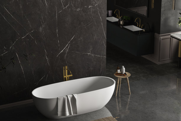 现代豪华浴室，深色大理石背景墙，白色浴缸，双水槽，大理石台面，镜子，室内植物侧视图。模拟。三维渲染图片下载