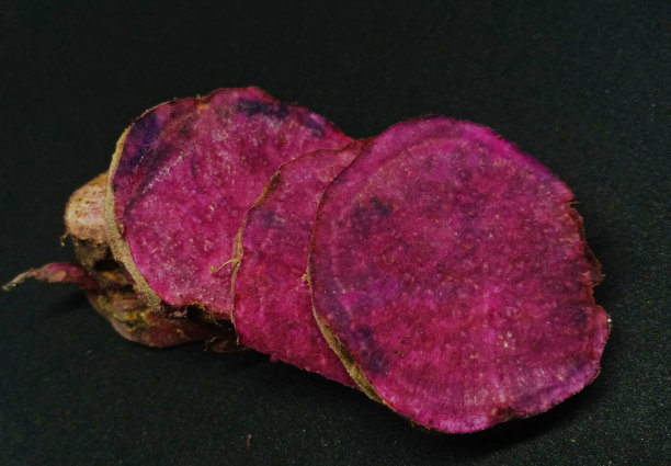 中间是紫色的红薯图片下载