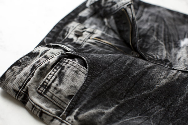 特写的黑色牛仔裤图片下载