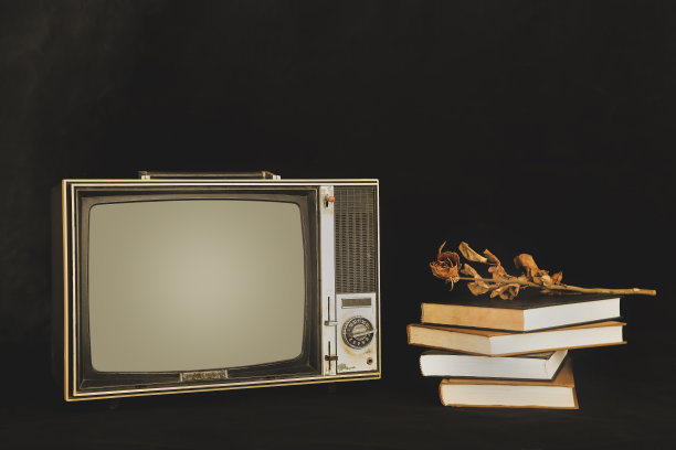 老式电视静物画图片下载