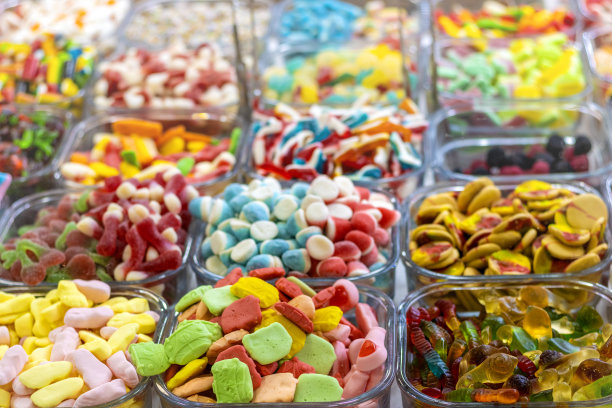 糖果。西班牙市场的糖果店。图片下载