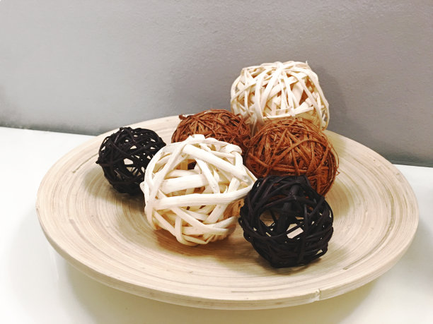 干木球，Tor Lucca在餐厅的盘子里混合水果图片下载