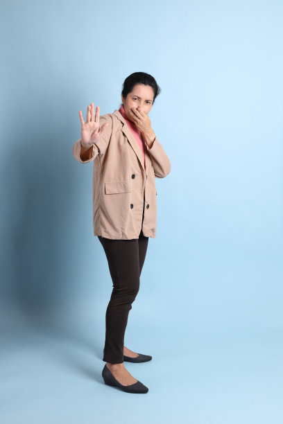 女人在粉红色的图片下载