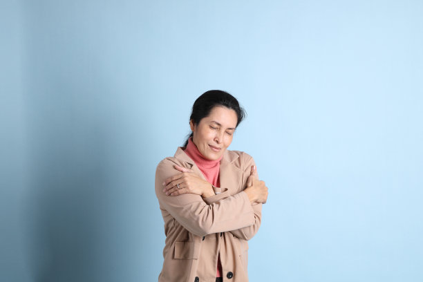 女人在粉红色的图片下载