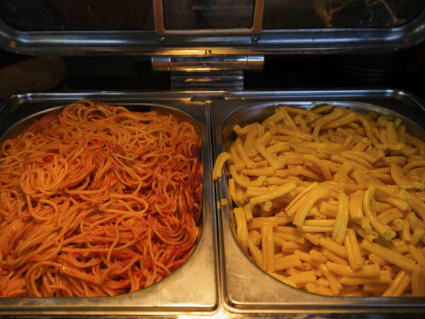 酒店自助餐有美味的意大利面图片下载